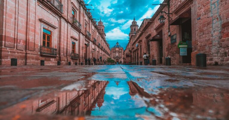 Living in Mexico Pros and Cons: An Ultimate Guide to Your Best Life