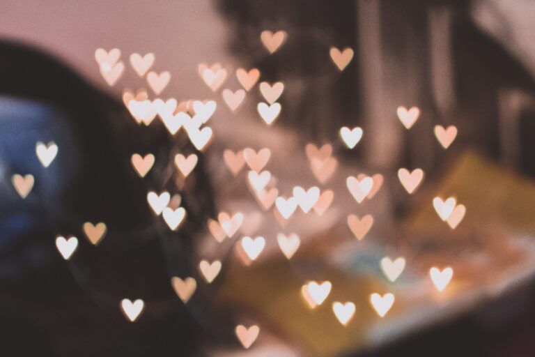 10 Best Spanish Love Poems to Celebrate Love + Translations